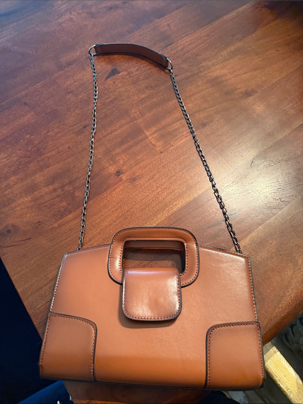 Women’s Tan Leather Chain-Strap Handbag